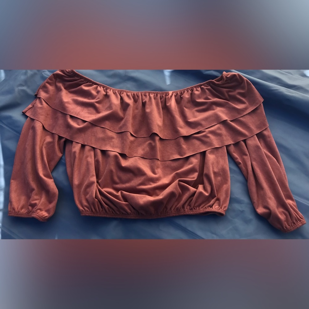 NWOT Charlotte Russe Faux Suede Ruffled Off-the-Shoulder Cropped Sleeved Top - S - Picture 3 of 9